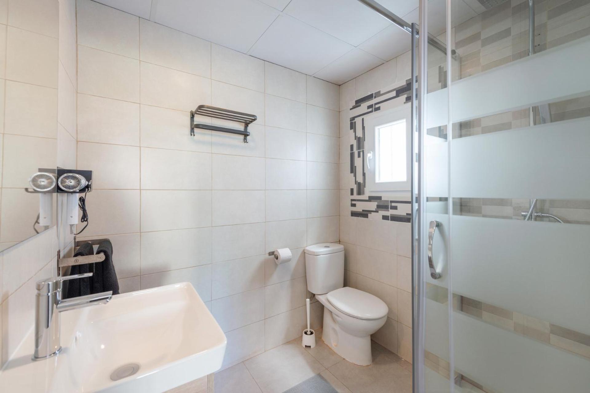 Beetroot, Jedes Zimmer Verfuegt Ueber Smart Tv , Eigenes Bad Mit Regendusche Und Balkon Llucmajor  Ngoại thất bức ảnh