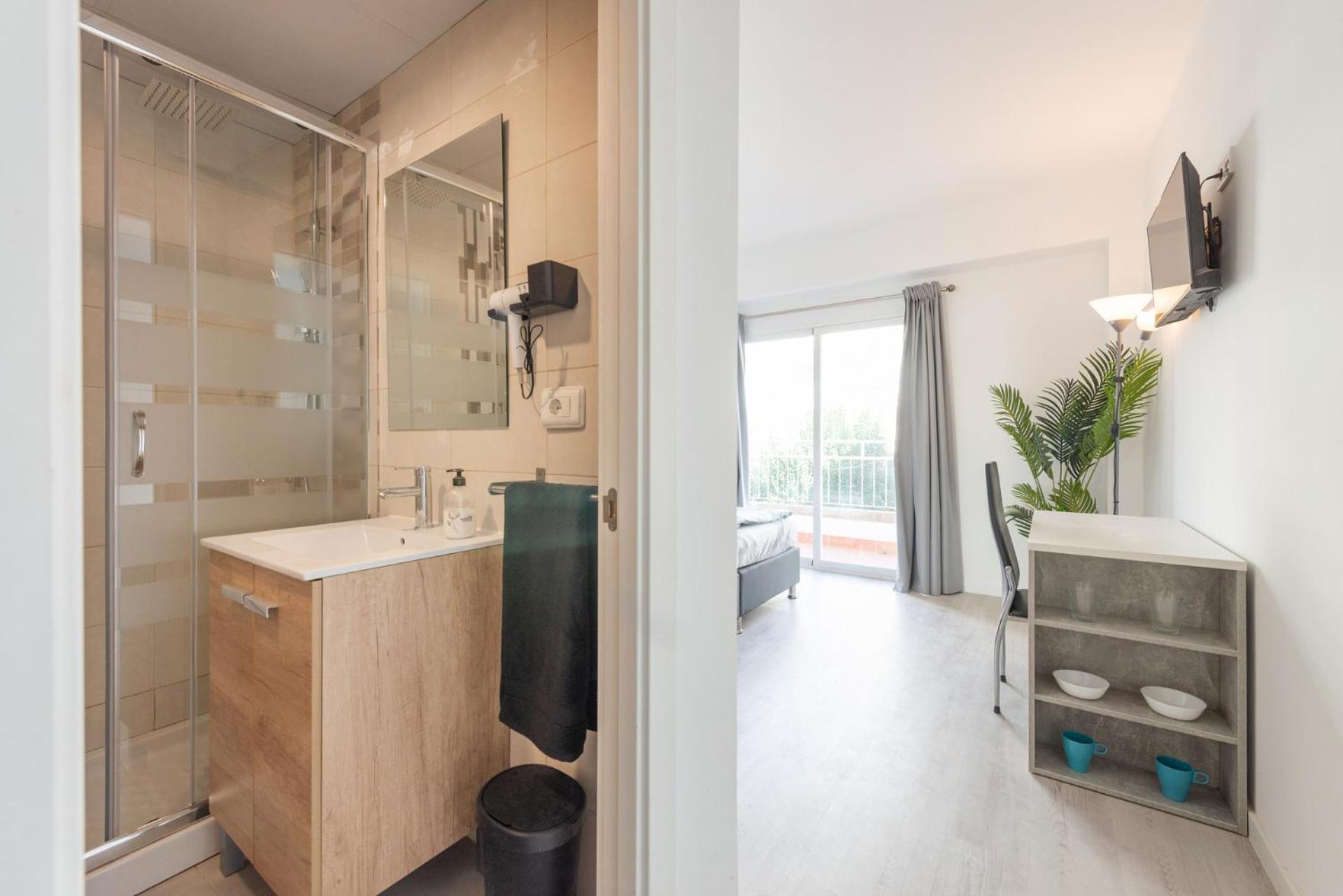 Beetroot, Jedes Zimmer Verfuegt Ueber Smart Tv , Eigenes Bad Mit Regendusche Und Balkon Llucmajor  Ngoại thất bức ảnh
