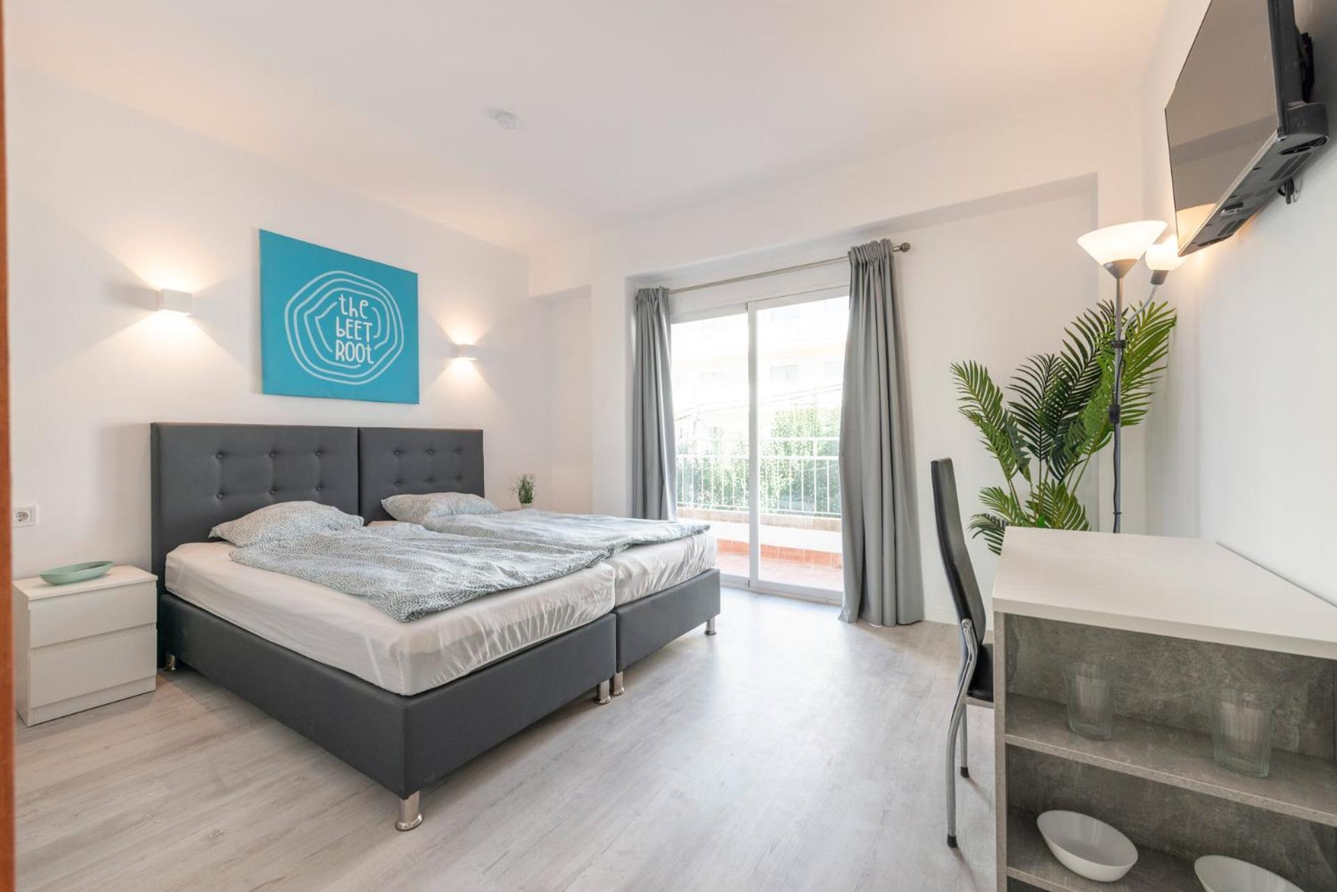 Beetroot, Jedes Zimmer Verfuegt Ueber Smart Tv , Eigenes Bad Mit Regendusche Und Balkon Llucmajor  Ngoại thất bức ảnh