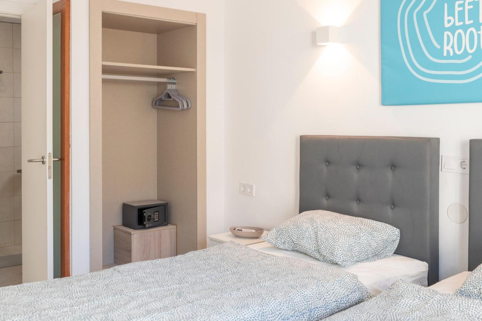 Beetroot, Jedes Zimmer Verfuegt Ueber Smart Tv , Eigenes Bad Mit Regendusche Und Balkon Llucmajor  Ngoại thất bức ảnh