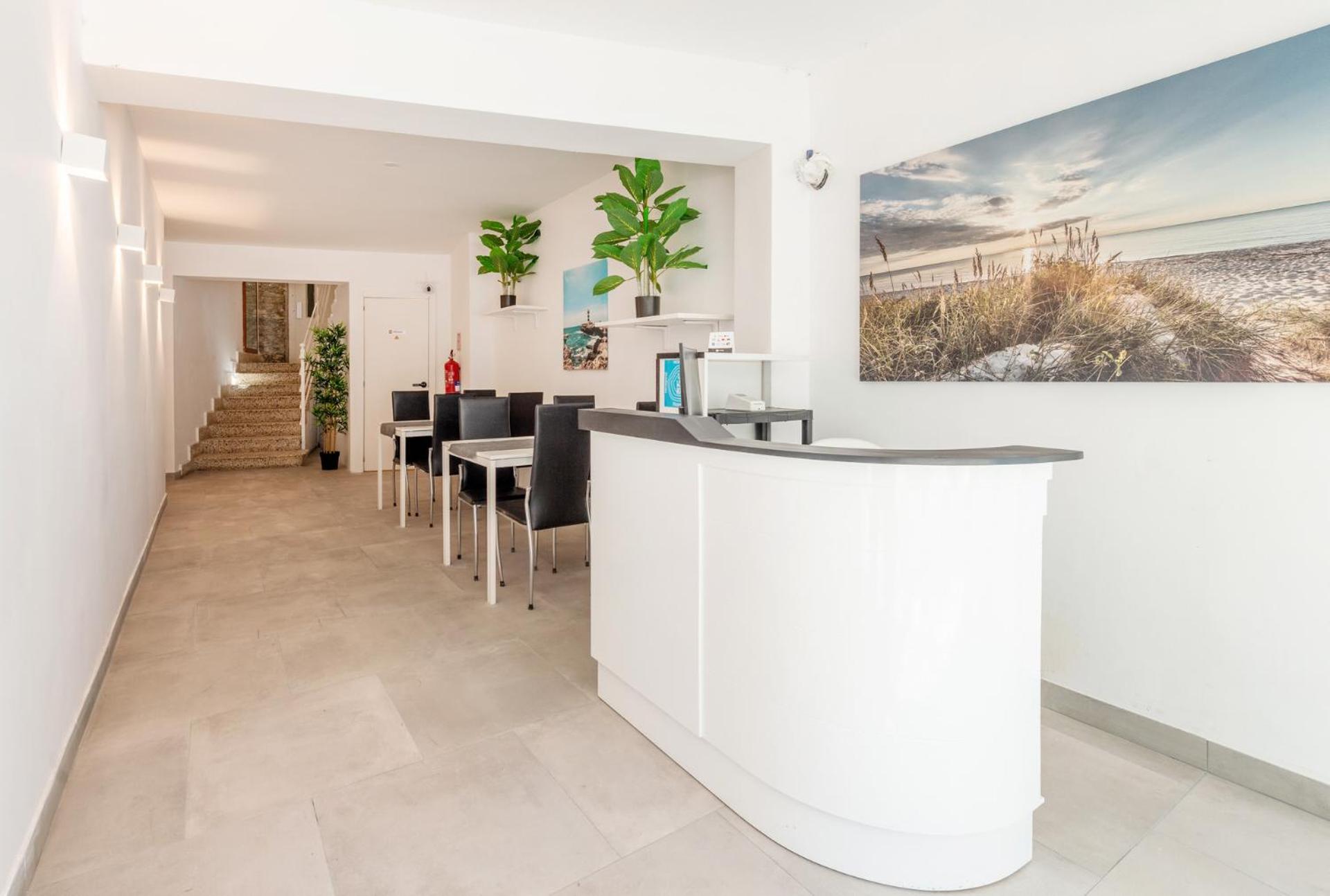 Beetroot, Jedes Zimmer Verfuegt Ueber Smart Tv , Eigenes Bad Mit Regendusche Und Balkon Llucmajor  Ngoại thất bức ảnh