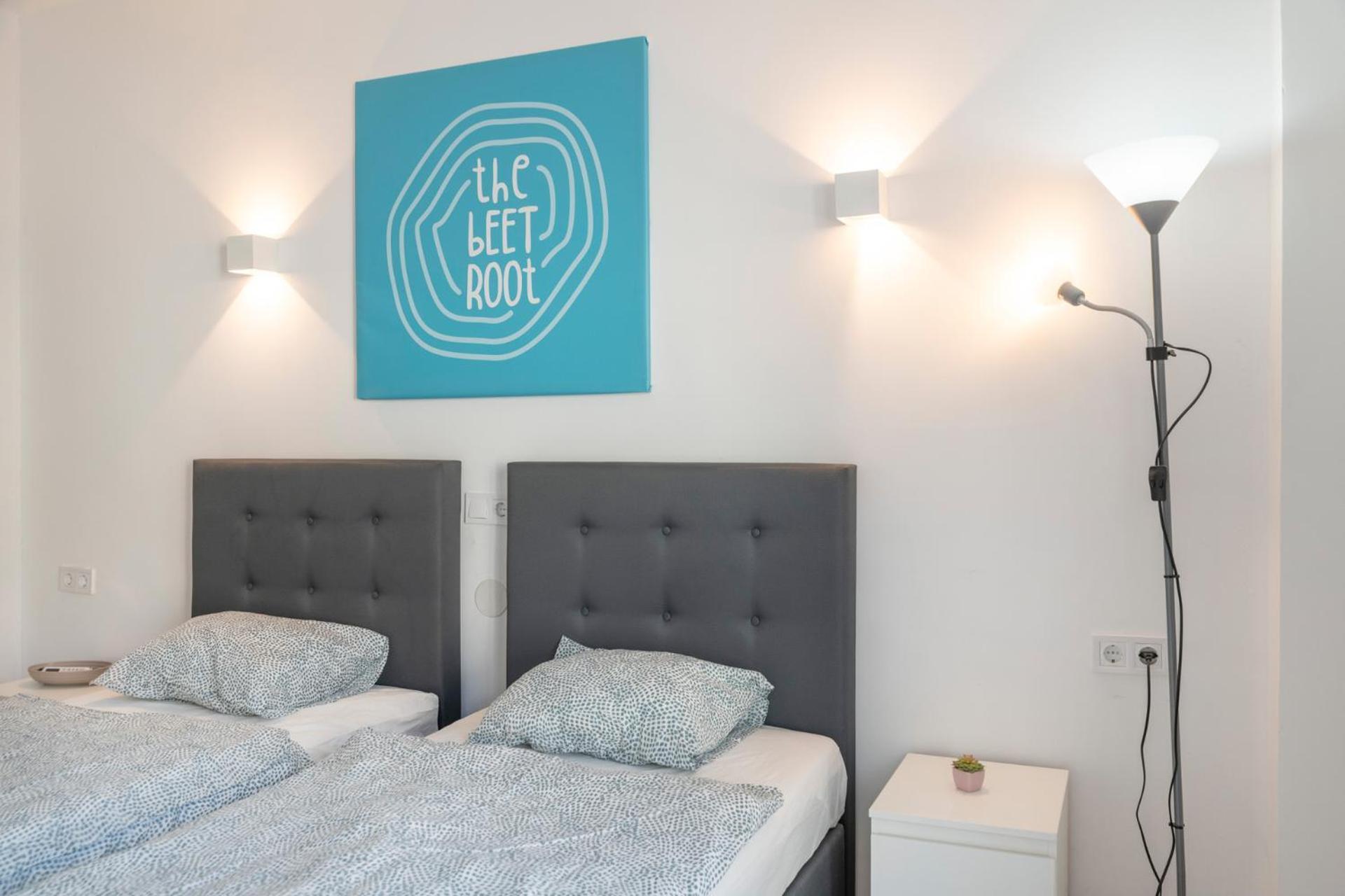 Beetroot, Jedes Zimmer Verfuegt Ueber Smart Tv , Eigenes Bad Mit Regendusche Und Balkon Llucmajor  Ngoại thất bức ảnh