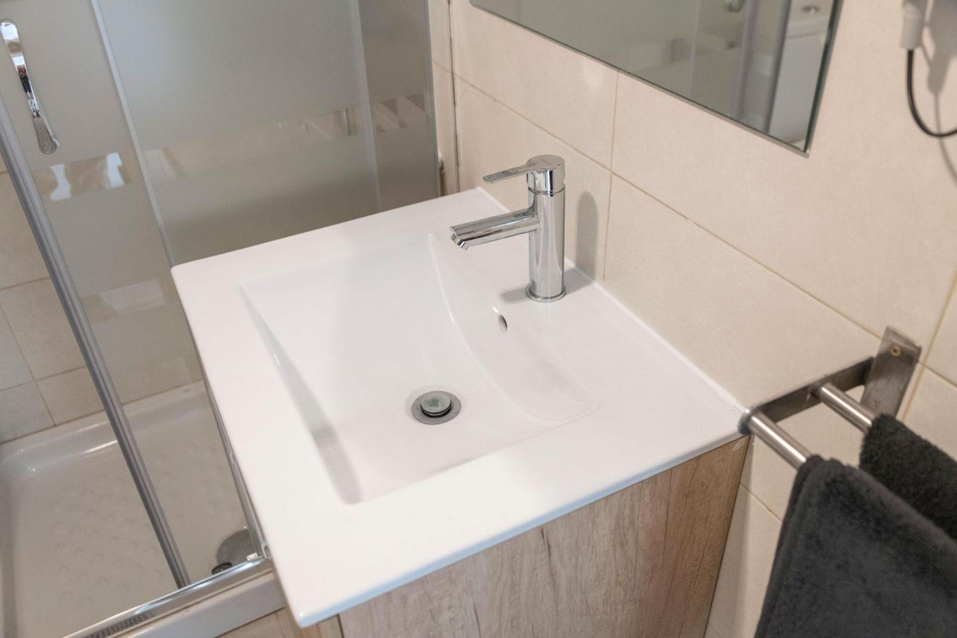 Beetroot, Jedes Zimmer Verfuegt Ueber Smart Tv , Eigenes Bad Mit Regendusche Und Balkon Llucmajor  Ngoại thất bức ảnh