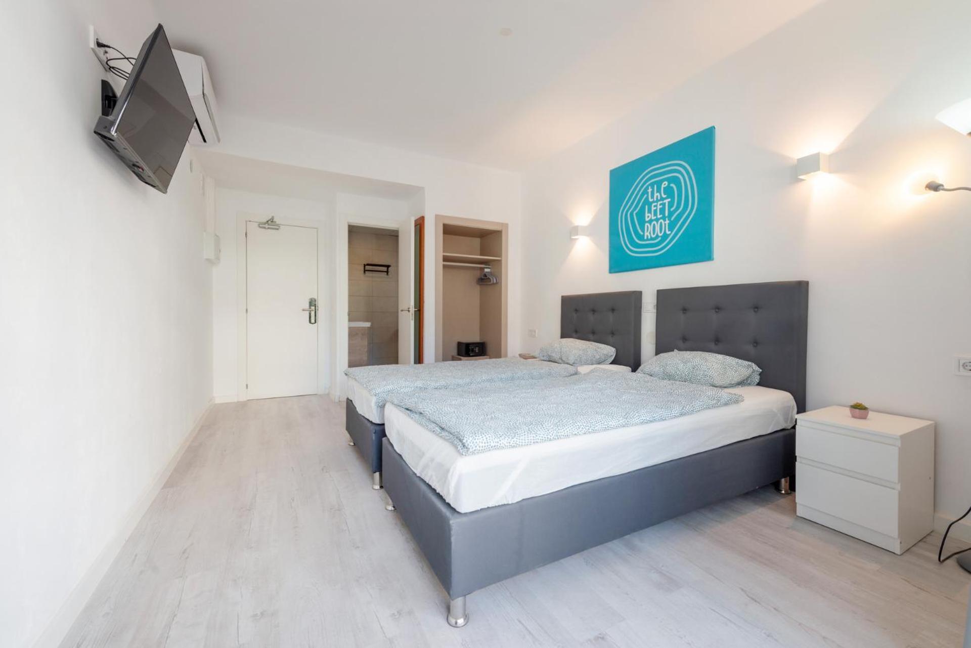 Beetroot, Jedes Zimmer Verfuegt Ueber Smart Tv , Eigenes Bad Mit Regendusche Und Balkon Llucmajor  Ngoại thất bức ảnh