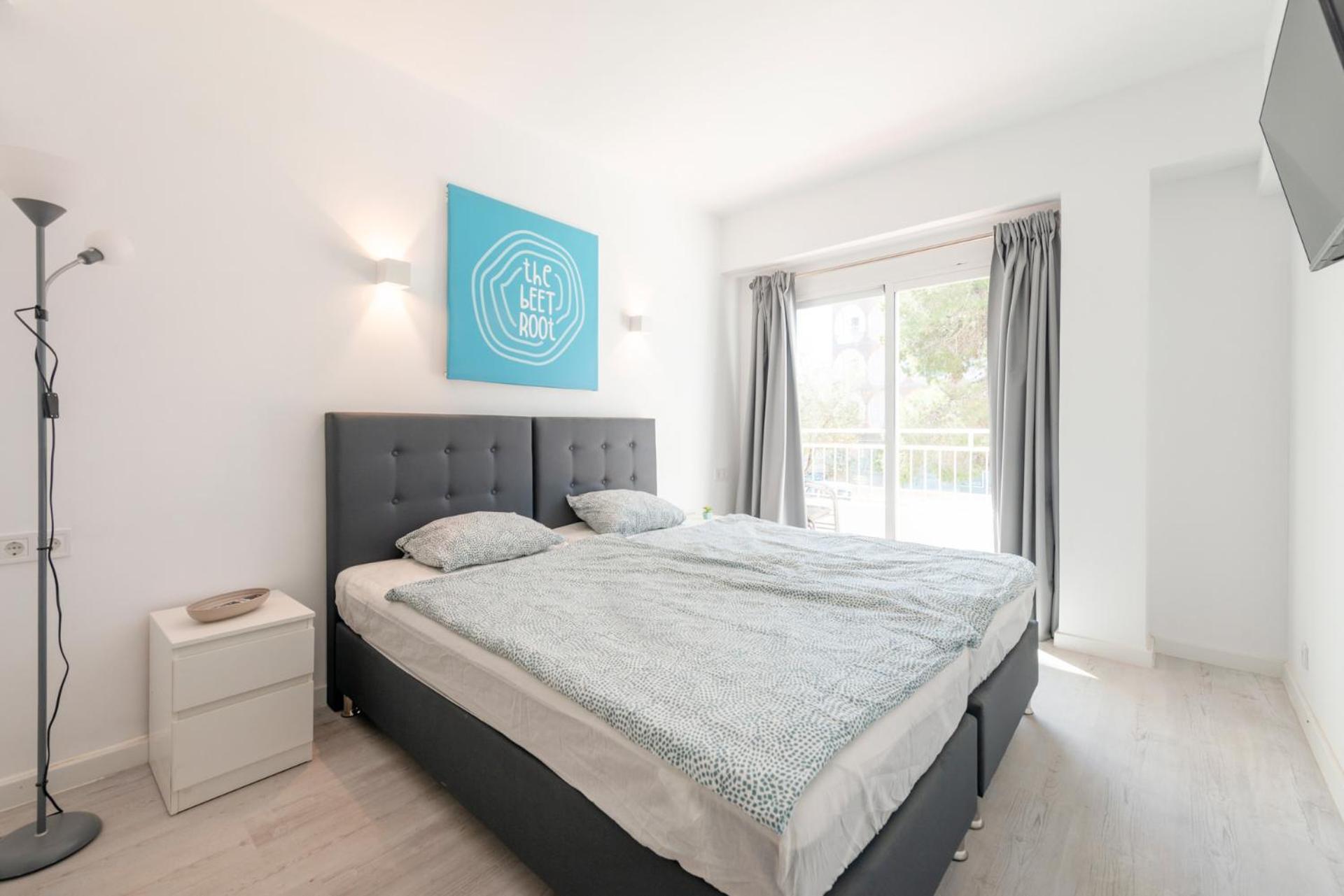 Beetroot, Jedes Zimmer Verfuegt Ueber Smart Tv , Eigenes Bad Mit Regendusche Und Balkon Llucmajor  Ngoại thất bức ảnh