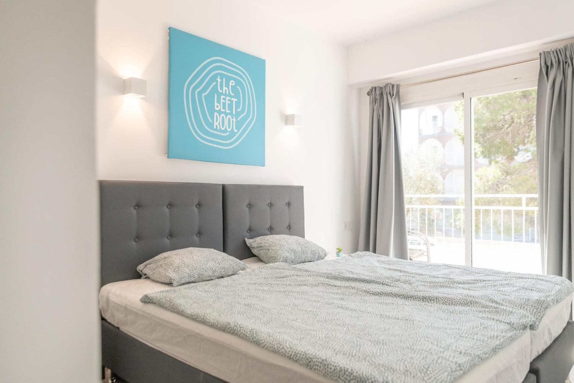 Beetroot, Jedes Zimmer Verfuegt Ueber Smart Tv , Eigenes Bad Mit Regendusche Und Balkon Llucmajor  Ngoại thất bức ảnh